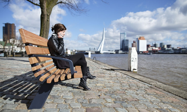 Product fotografie op locatie van de centrumbank Rotterdamse Stijl aan de Westerkade in Rotterdam