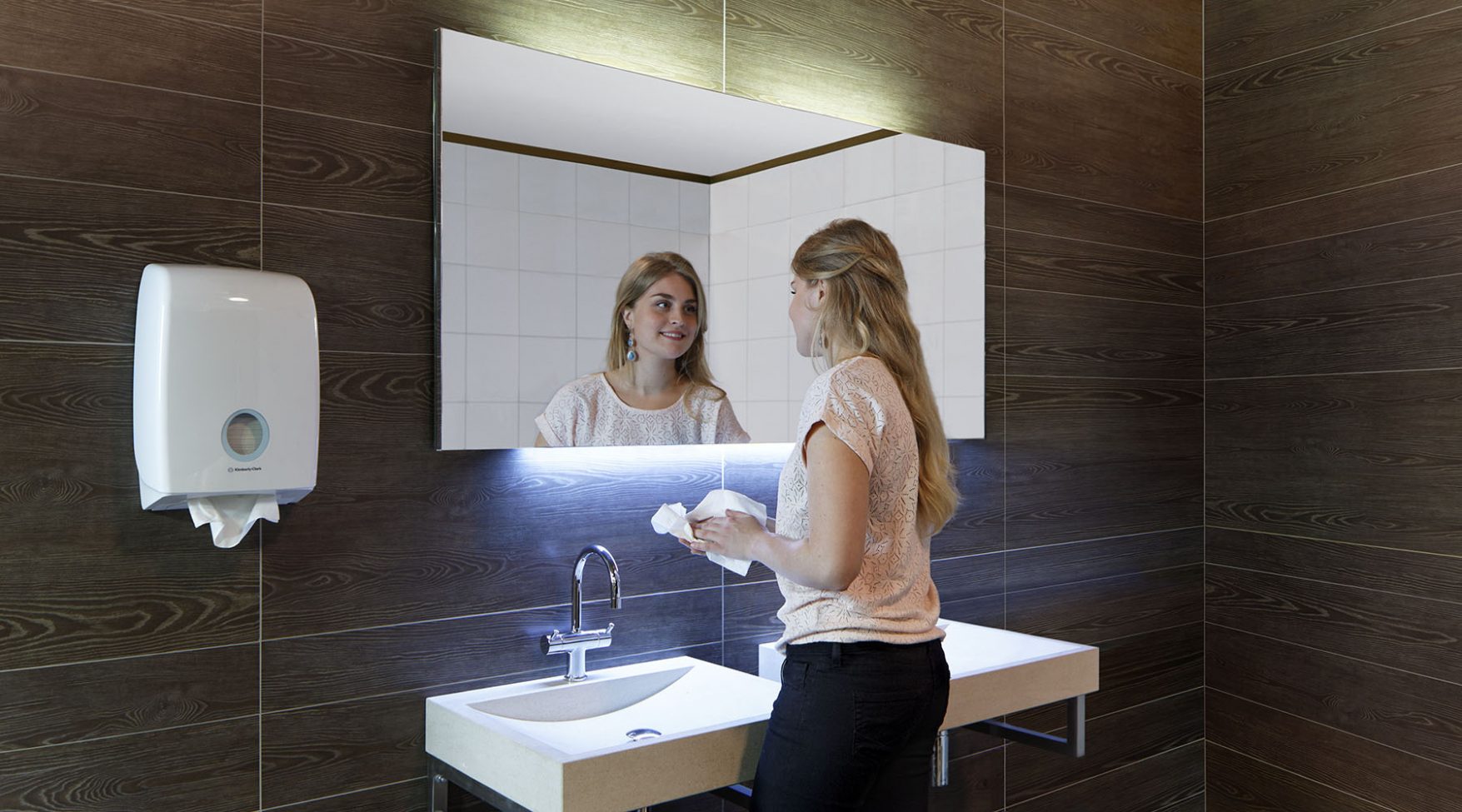 Product fotografie op locatie van de KIMBERLY-CLARK Professional Aquarius dispenser serie