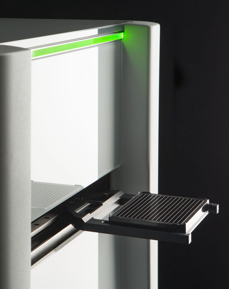 Detail fotografie van de EnSight™ Multimode Plate Reader van PERKIN ELMER
