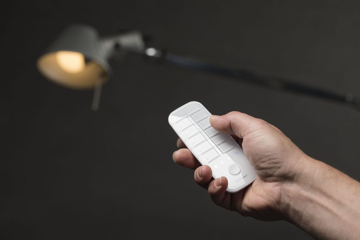Product fotografie van de Homewizard afstandsbediening voor remote bediening van verlichting