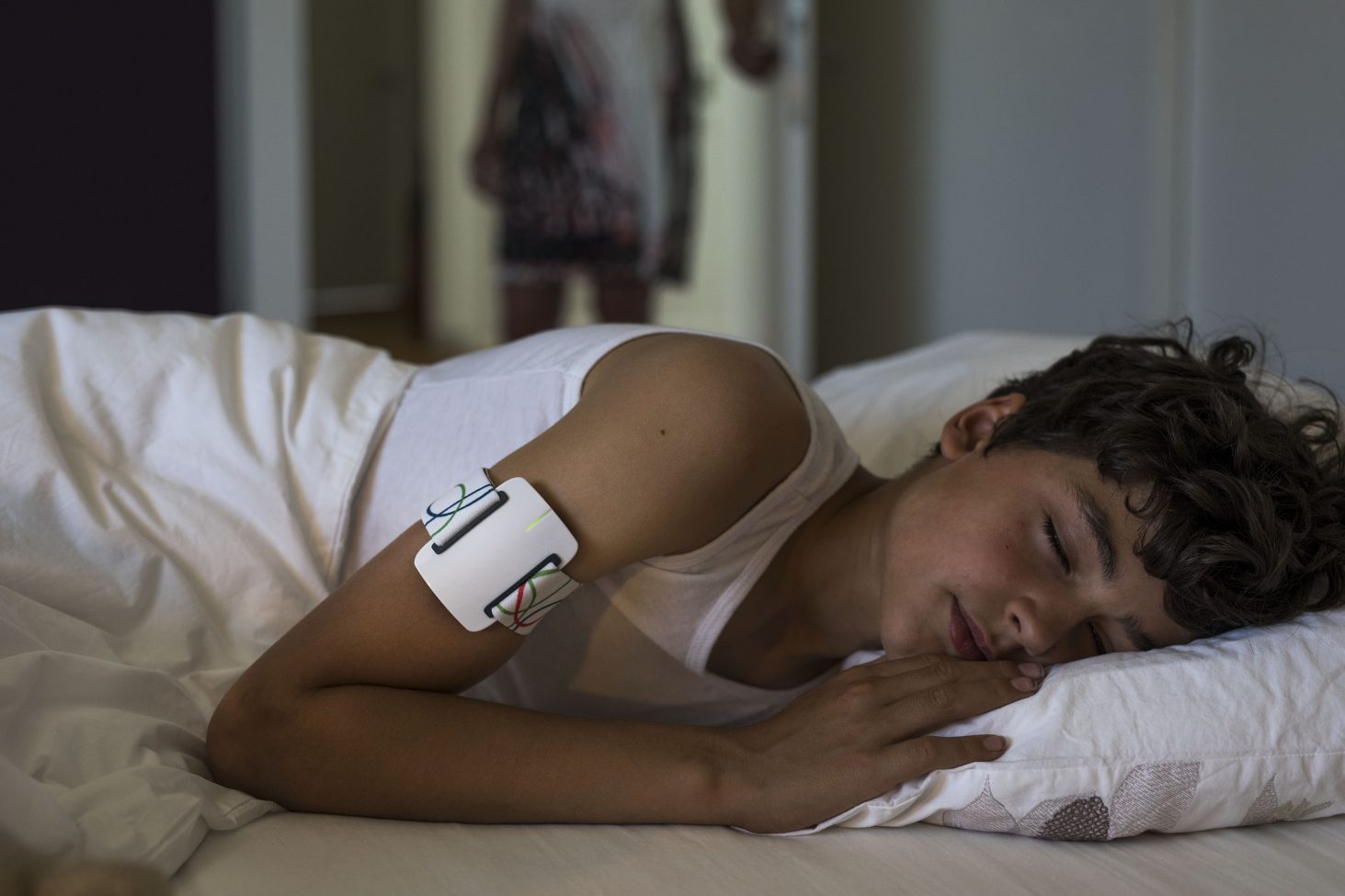 Product fotografie van de NightWatch van Livassured, een detectiesysteem voor nachtelijke epilepsieaanvallen