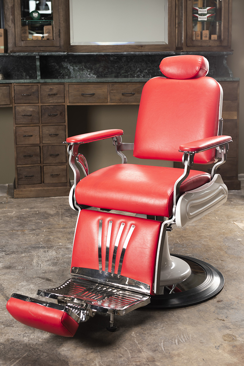 Locatie productfoto voor Barber Funiture van vintage kapper stoel