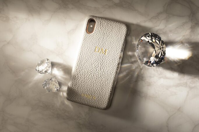 Lifestyle fotografie van telefoonhoes van Enrichofficial