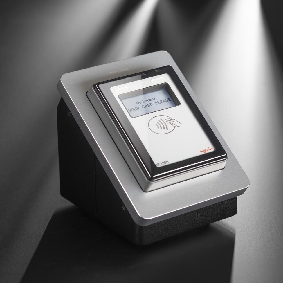 High-end product fotografie van de Pecunda cardreader van Ximedes