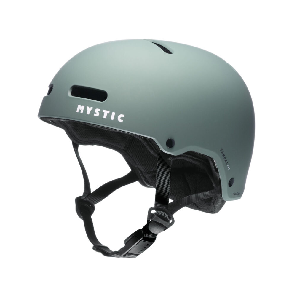 Pack-shot fotografie van kitesurf helm Vandal Pro van Mystic