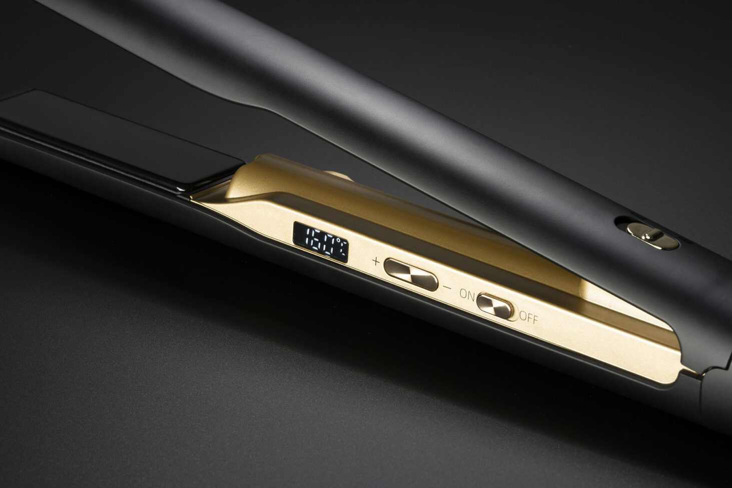 High-end product fotografie van draadloze stijltang MaxPro Aurum