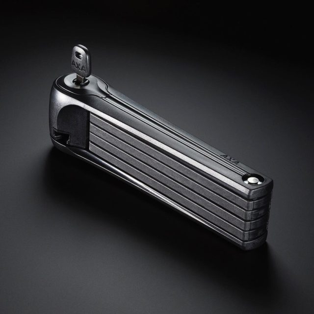 npk.photography
#AXA Fold: Fold, Click and Go 
The AXA Fold 100, is a 100 cm modern looking, stylish foldable lock. Thanks to its flexible joints and its light weight, the lock is extremely easy to use. It is made from tempered steel and is resistant to cutting and pulling. 
#productphoto #productphotography #productphotographer #photography.product #productphotos #productfotograaf #productfotografie #productfoto #npkproductfotografie #npkdesign #npk #npkphotography #studiofotografie #studiophotography #AXA #Fold #foldable #lock #secure #temperedsteel #click-in #durability